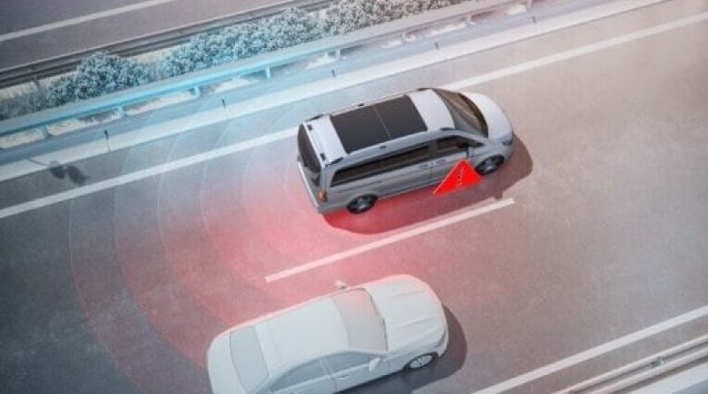 Σύστημα υποβοήθησης νεκρής γωνίας ορατότητας με Rear Cross Traffic Alert